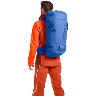 Peak 40 Dry 40l Trekking Backpack just blue