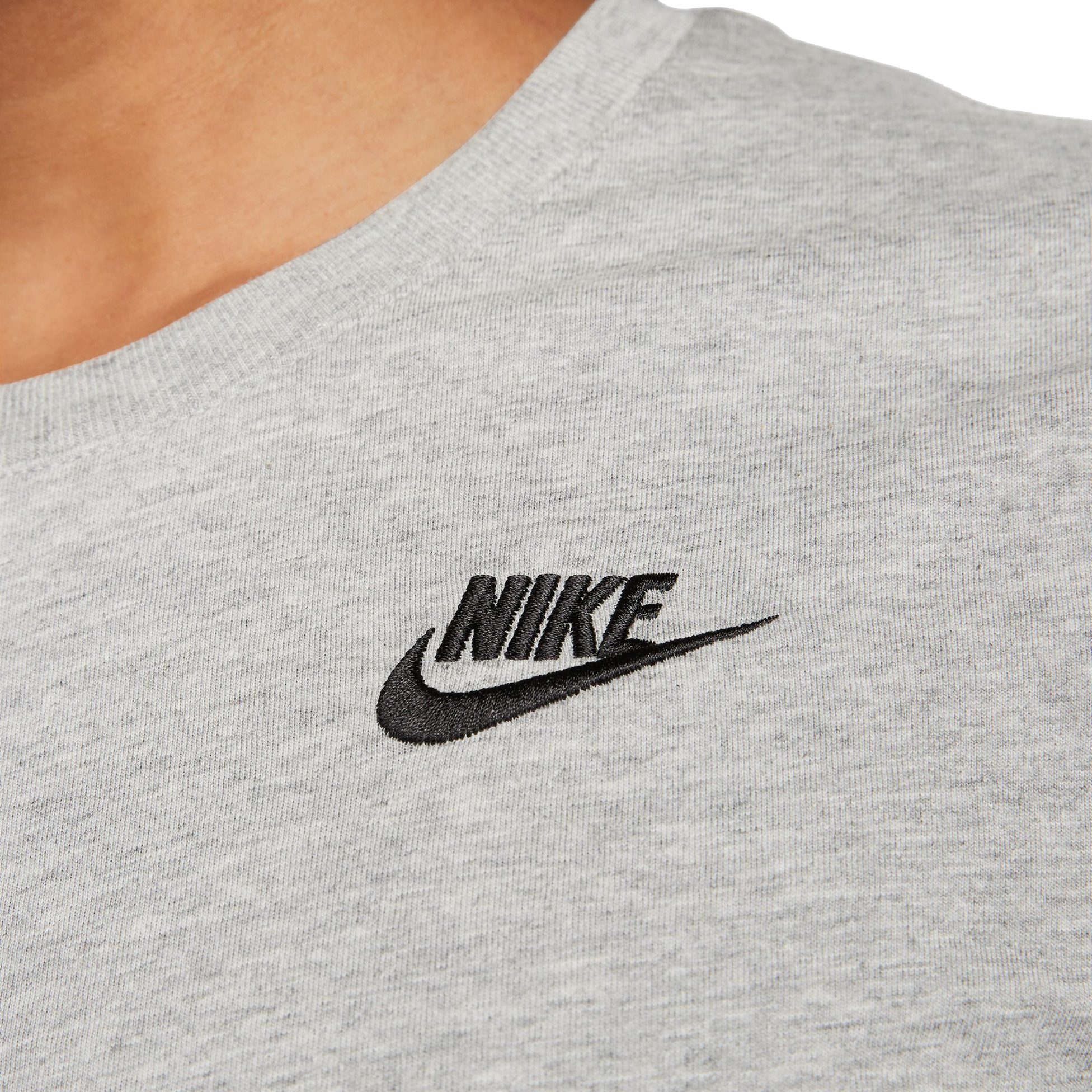 Nike - Sportswear Club Essentials T-Shirt Women dark grey heather at Sport  Bittl Shop